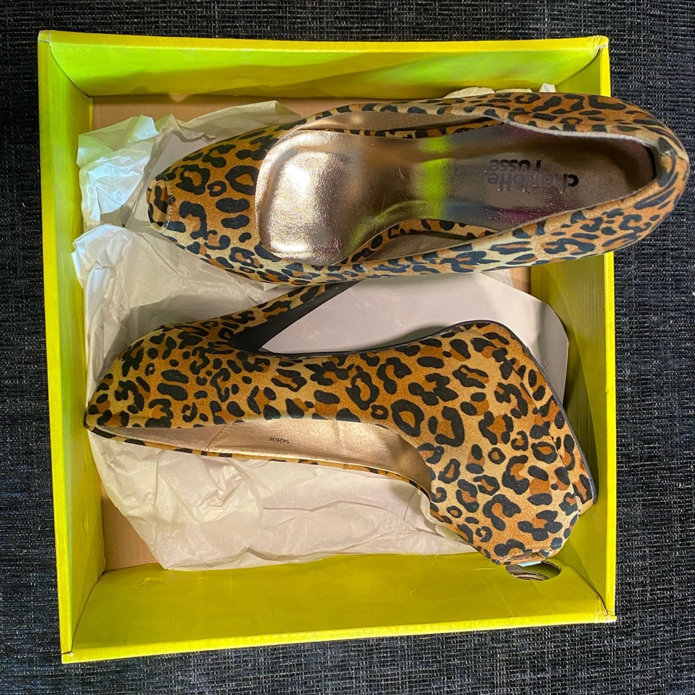 Leopard print peep toe pumps